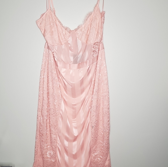 🌸 Pink Lace Lined Midi Dress 🌸 - Picture 2 of 8